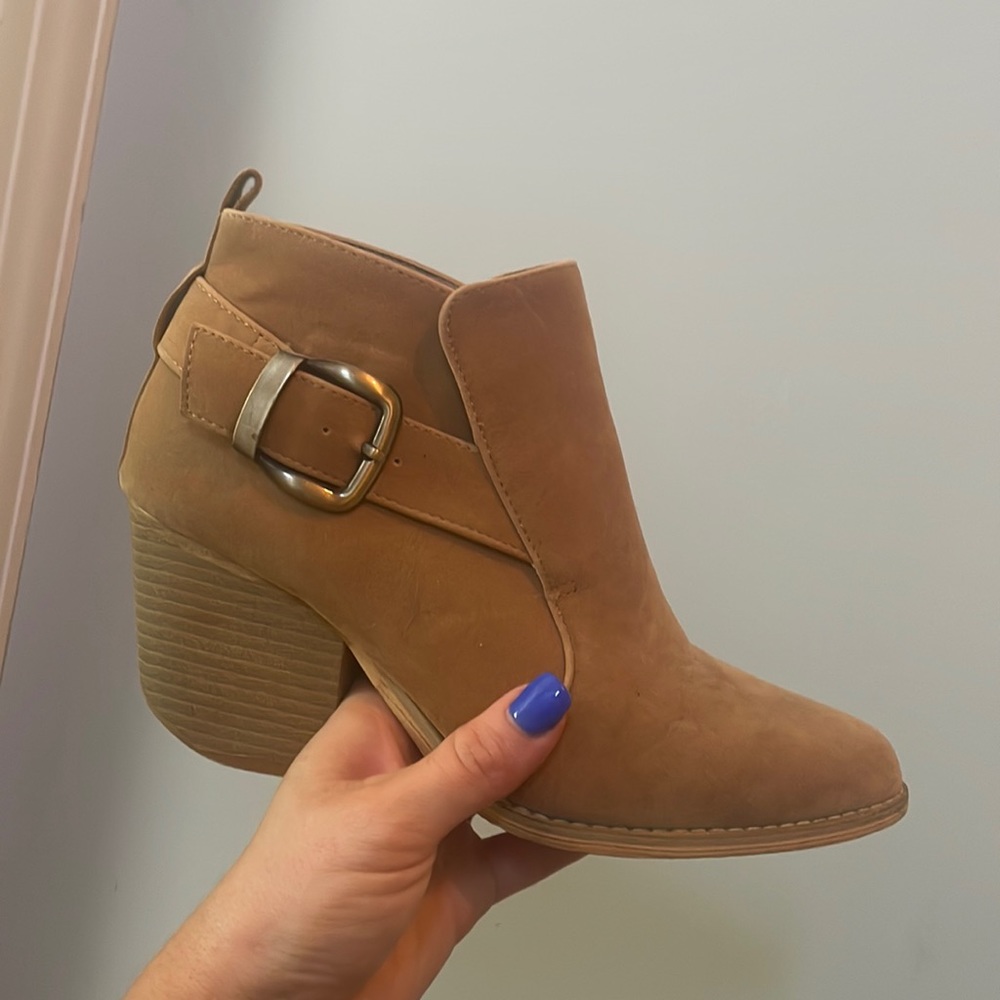 Size 6 tan booties